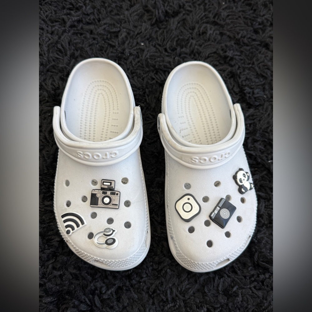 CROCS Adult Light Gray Slippers with Digital Theme Charms
